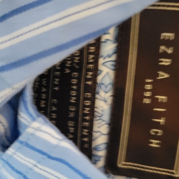 Lot of 4 A&F, Hollister dress shirts - Picture 3 of 7